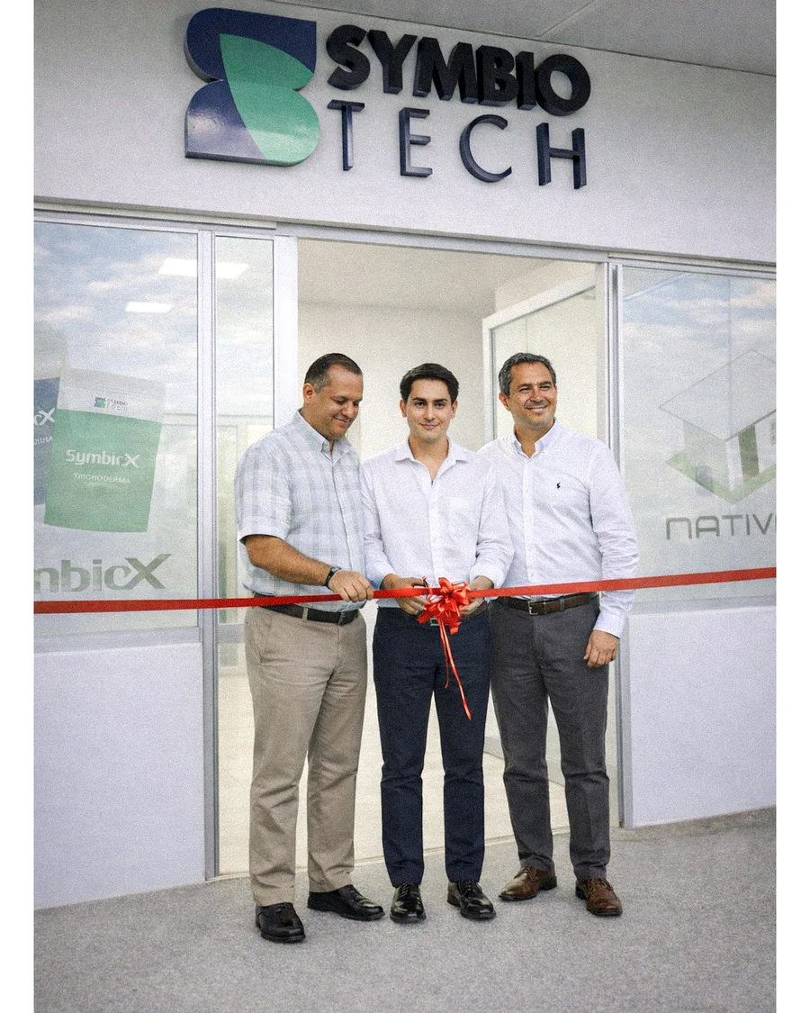 Equipo Symbiotech en la apertura de sus instalaciones